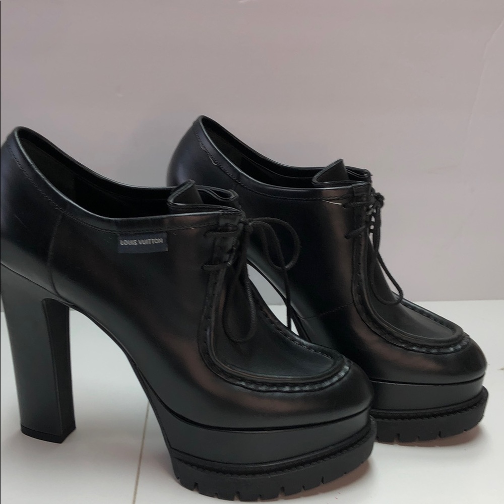 Louis Vuitton Black Leather Platform Lace-Up High Heels